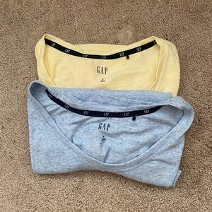 Womens Gap T-shirt’s Size Small Set of 2